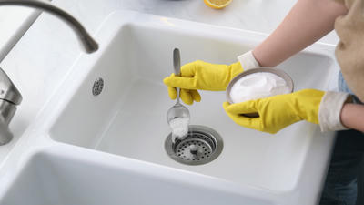 How to Deep Clean Your Kitchen Sink in 5 Easy Steps